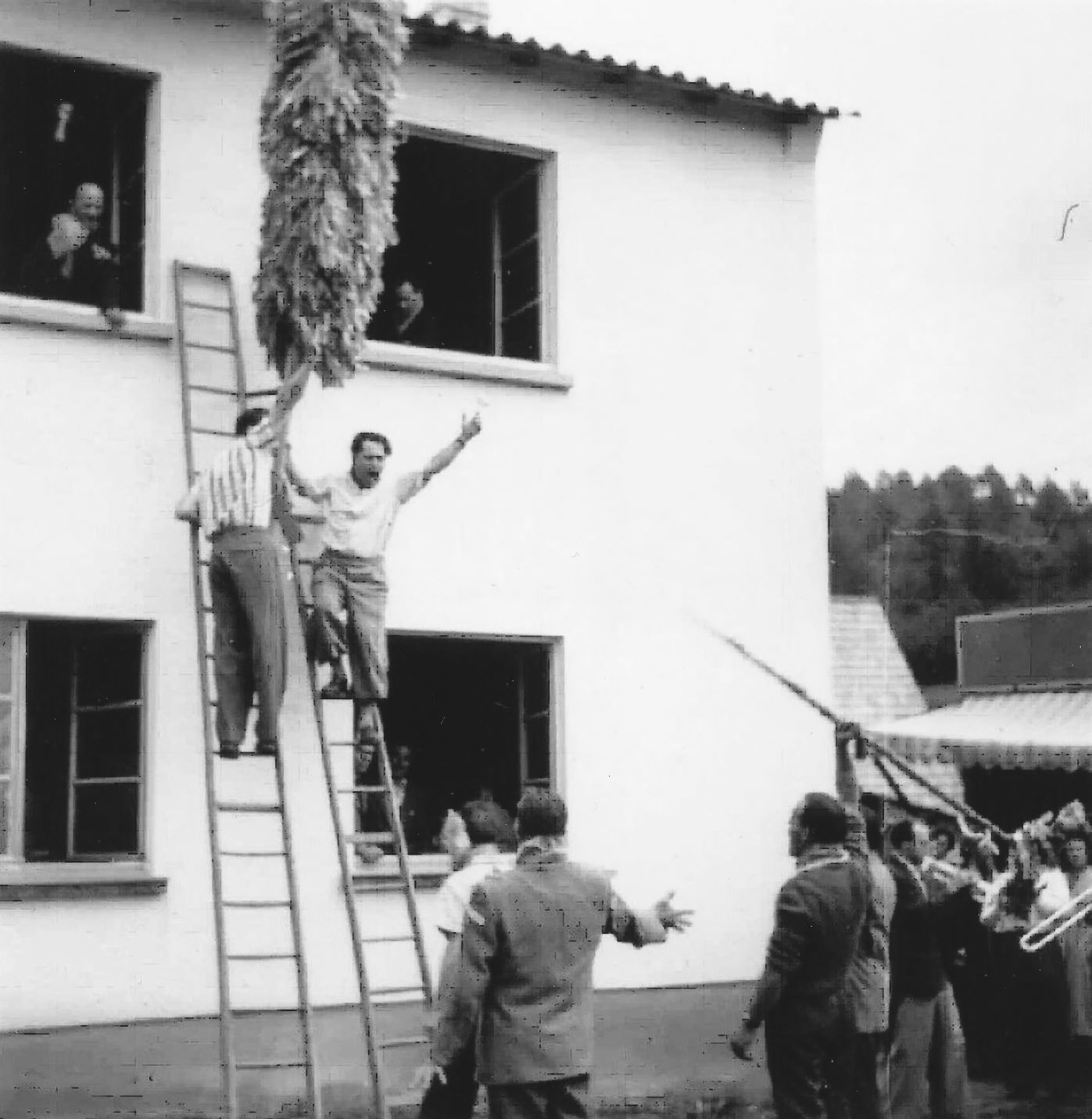 Kerweredd an der Turnhalle.jpg